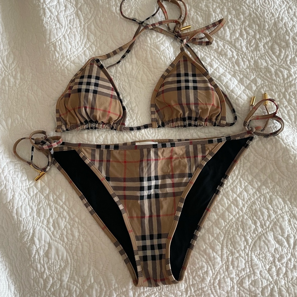 •|pre-loved| Burberry Two piece swimsuit